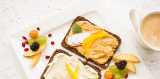 Z czego robi się hummus?